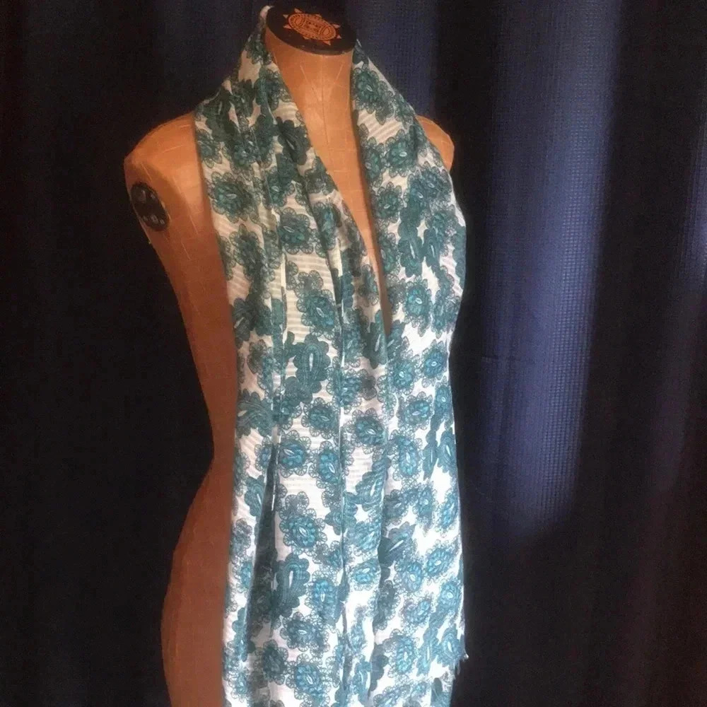 Charming‎ Charlie brand scarf